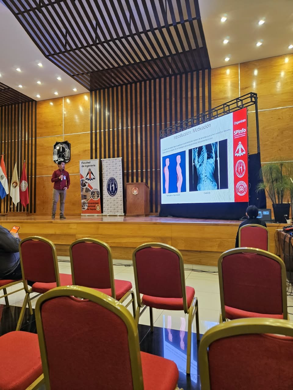 Ricardo Romero presentando en el CONPARINF 2024, Encarnación