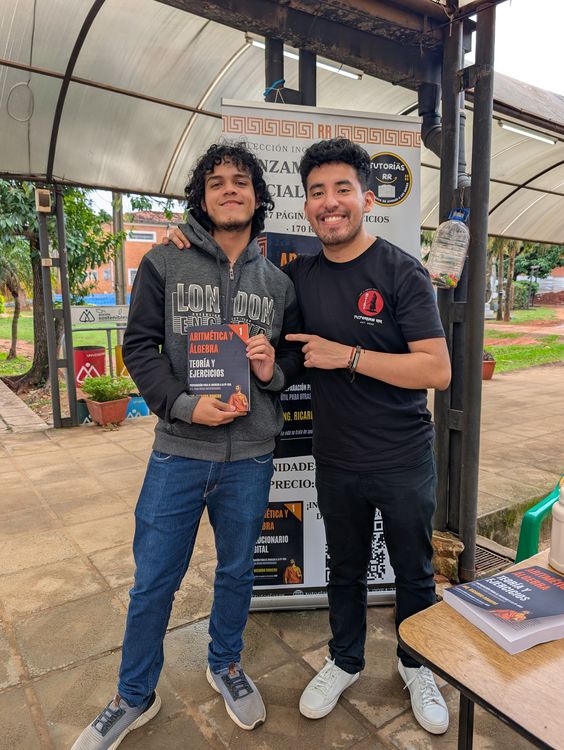 Estudiantes en el lanzamiento oficial