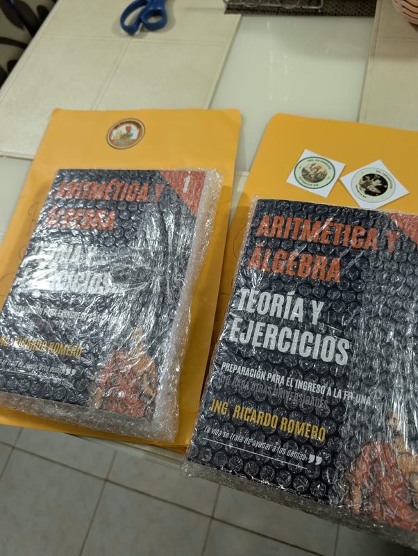 Ejemplares embalados con papel burbuja listos para enviar